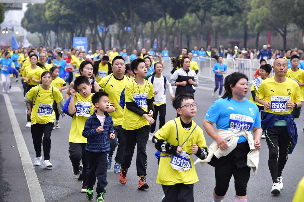 參加樂跑項(xiàng)目的參賽者。眉山日報(bào)全媒體記者 廖波 攝 (2).JPG