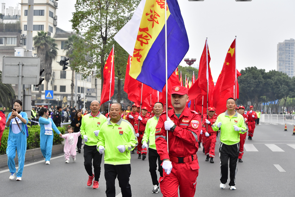 參加樂跑項(xiàng)目的參賽者。眉山日報(bào)全媒體記者 廖波 攝 (1).JPG