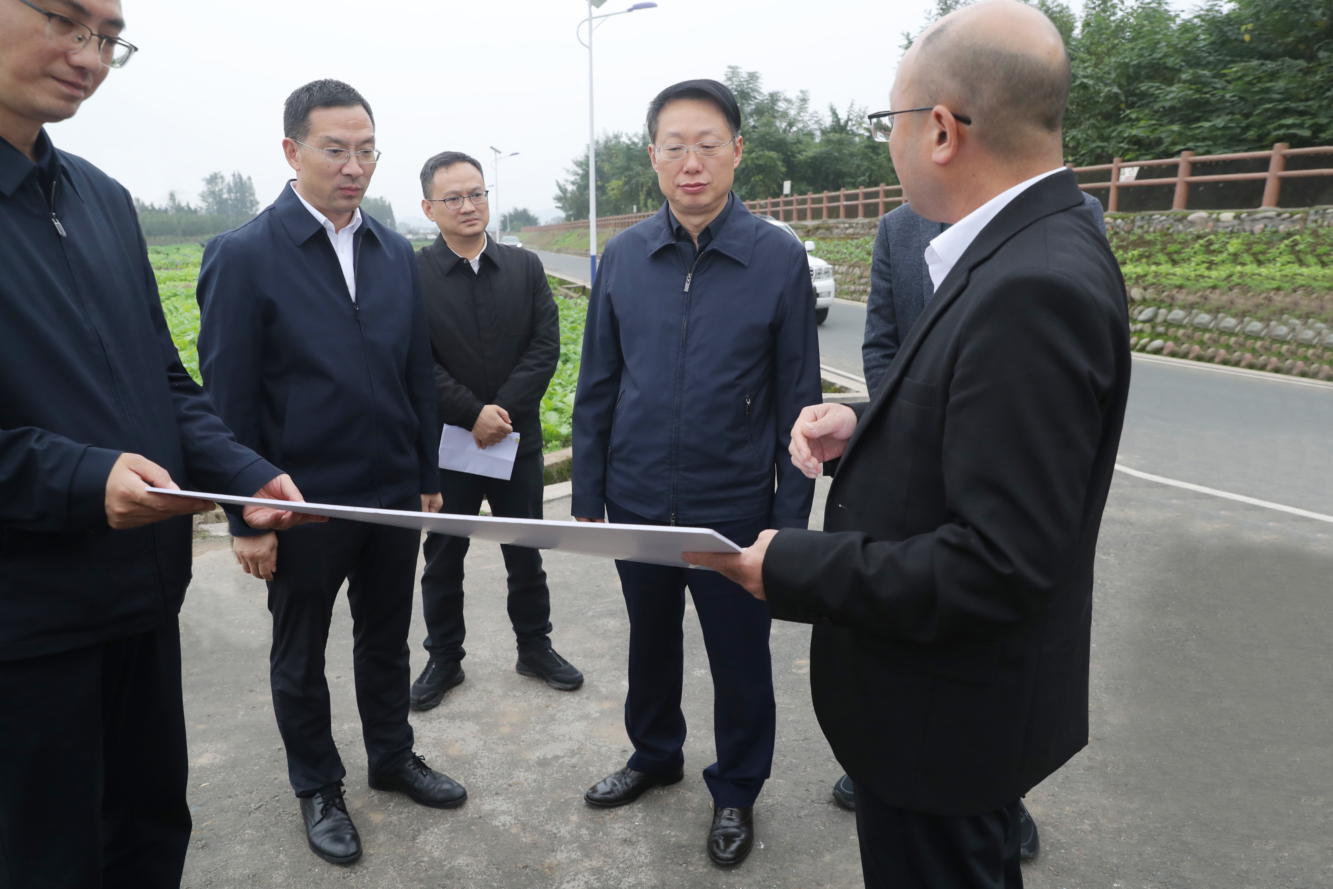 11月14日，黃河在洪雅縣糧食園區(qū)耕地恢復工程示范區(qū)建設(shè)項目（一期），調(diào)研督導落實耕地保護和糧食安全責任制、推進田長制工作情況。.jpg