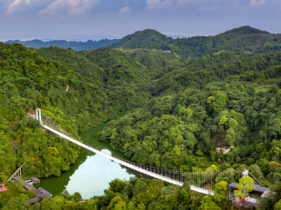 老峨山玻璃棧道。.jpg