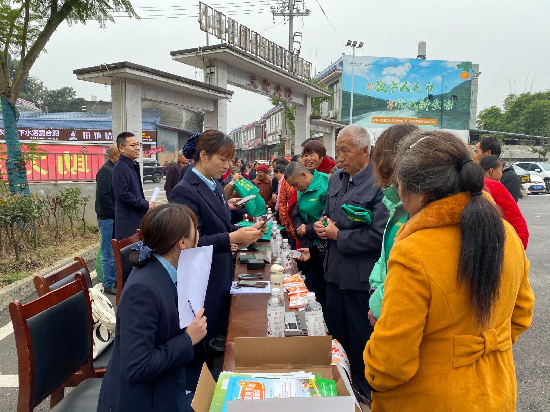 宣傳普及數(shù)字人民幣開(kāi)戶政策和滿減活動(dòng)。