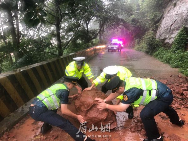 迅速疏通道路。