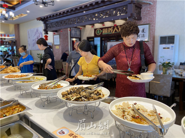 食客少量取餐食。.jpg