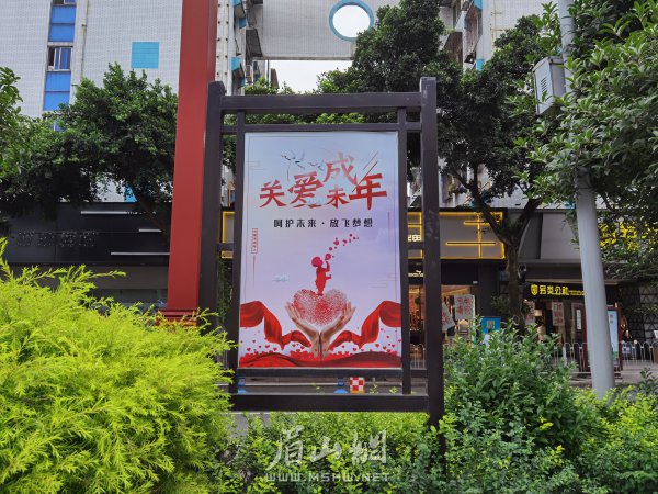 創(chuàng)文宣傳氛圍濃厚。  本報(bào)記者 周華 攝