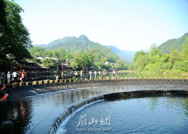 柳江鎮(zhèn)風(fēng)景如畫(huà)。