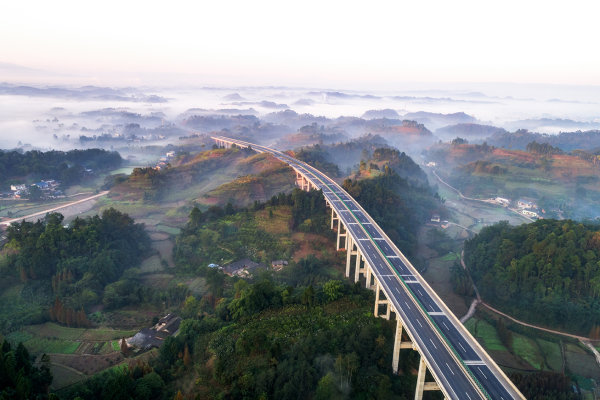 丹棱的道路四通八達(dá)。