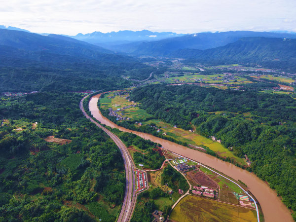 旅游道路更通暢。