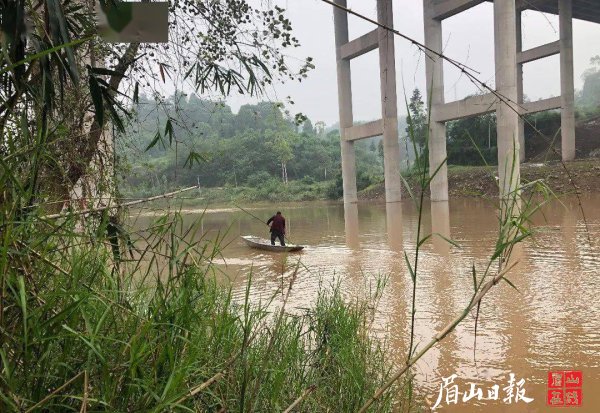  情景再現(xiàn)圖：劉楊前去救人。