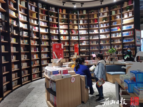 春節(jié)假期，徜徉書店。