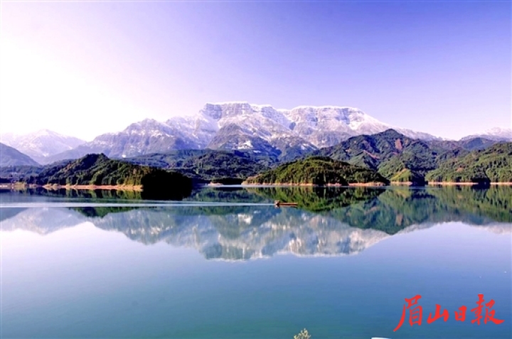 “瓦屋冰雪、南國一絕”，春節(jié)期間，瓦屋山景區(qū)上榜全國熱門景區(qū)TOP10。 唐浩 攝