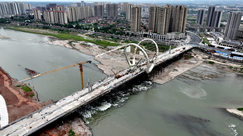 彭山區(qū)岷江大橋“盛世花開”設(shè)計(jì)語(yǔ)言初步呈現(xiàn)。.jpg