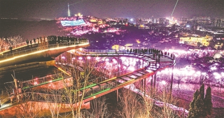 美輪美奐的“兩山一河”夜景。