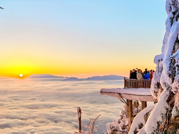 瓦屋山日出云海。