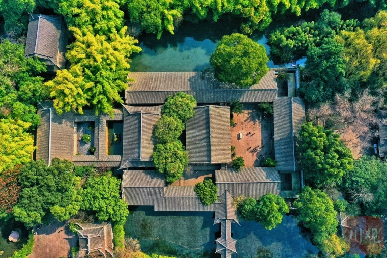 俯瞰三蘇祠。華小峰 攝