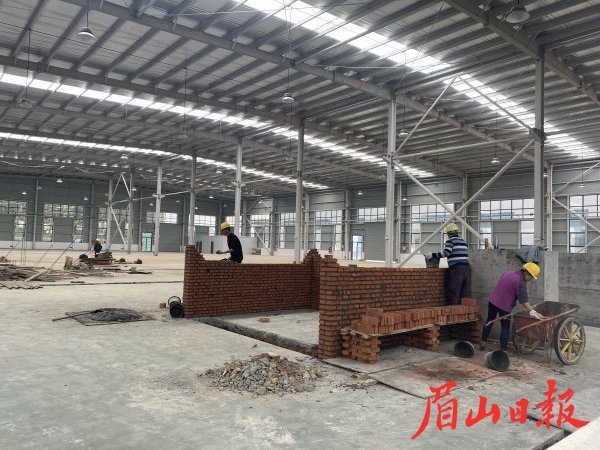 新建廠房正在進(jìn)行內(nèi)裝。