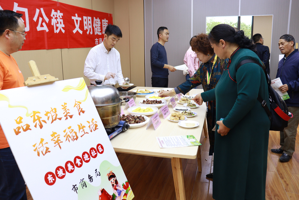 東坡美食進(jìn)社區(qū).JPG