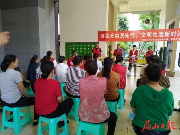 開展生活垃圾分類宣傳活動，增強居民綠色環(huán)保生活理念。